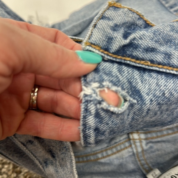 AGOLDE criss cross button fly denim shorts raw hem size 23 - Picture 9 of 14